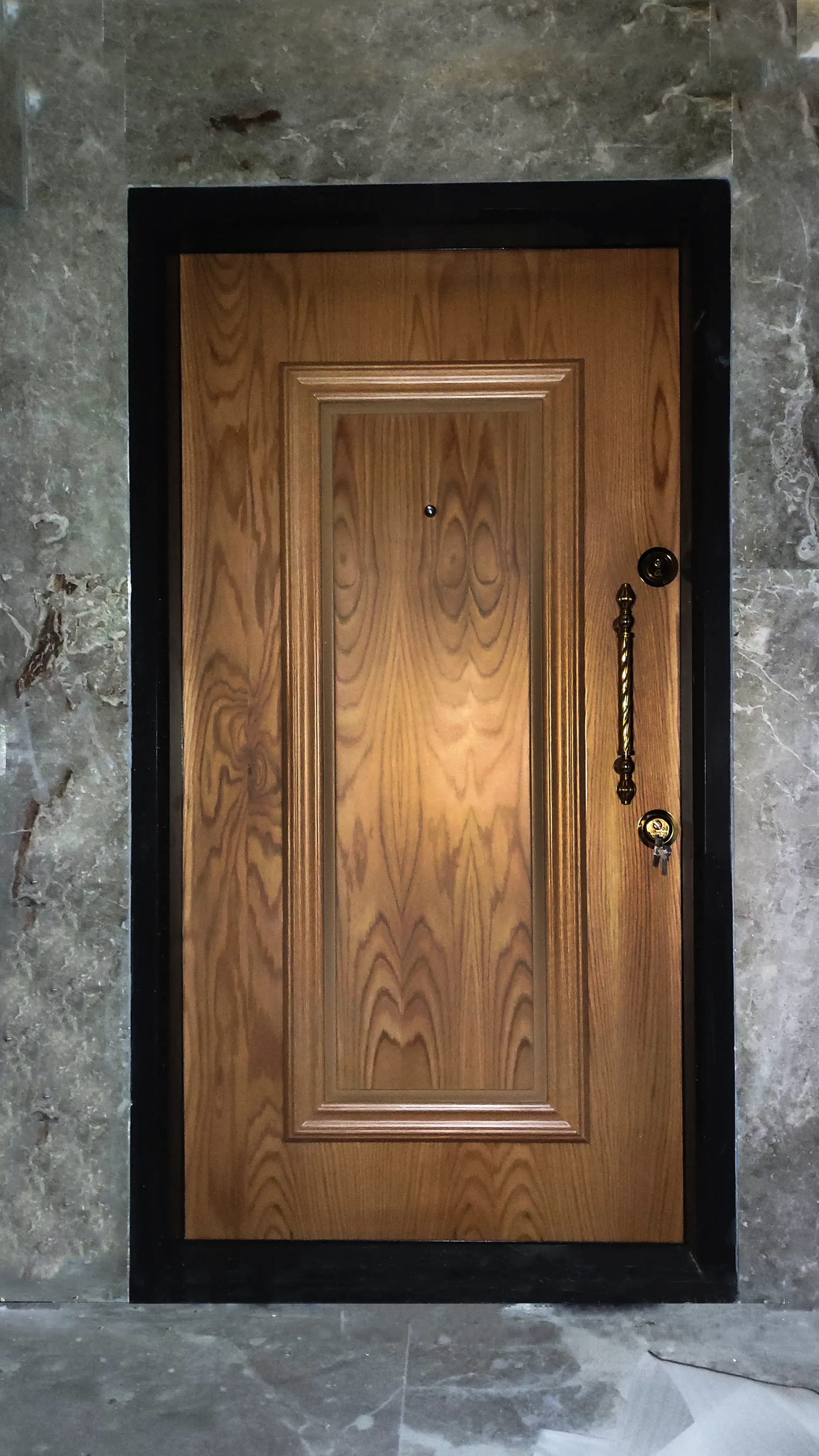 نمونه نصب شده درب ضد سرقت RS-A402